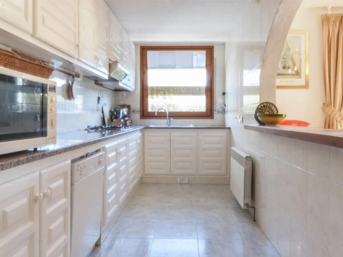 Appealing Holiday Home In Sant Pere Pescador With Garden 0*,  Espagne