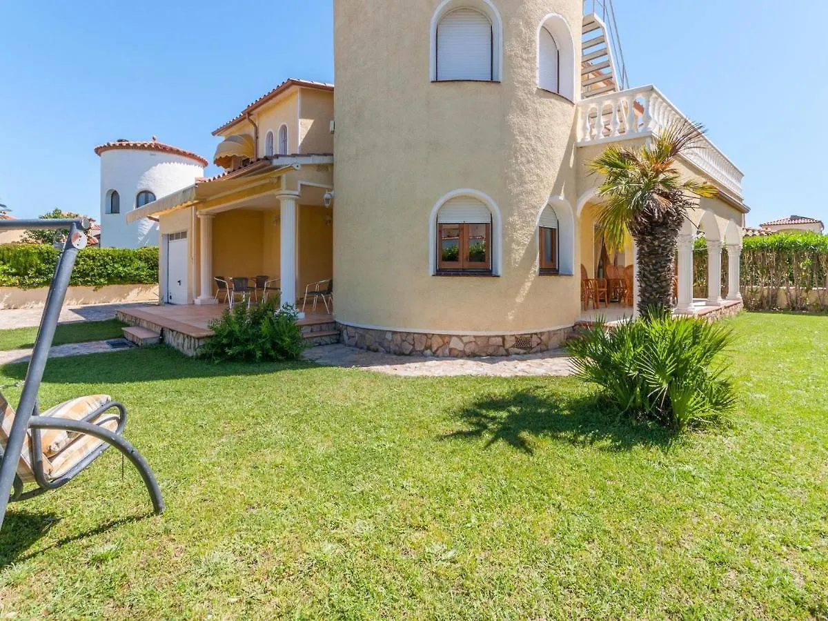 Appealing Holiday Home In Sant Pere Pescador With Garden