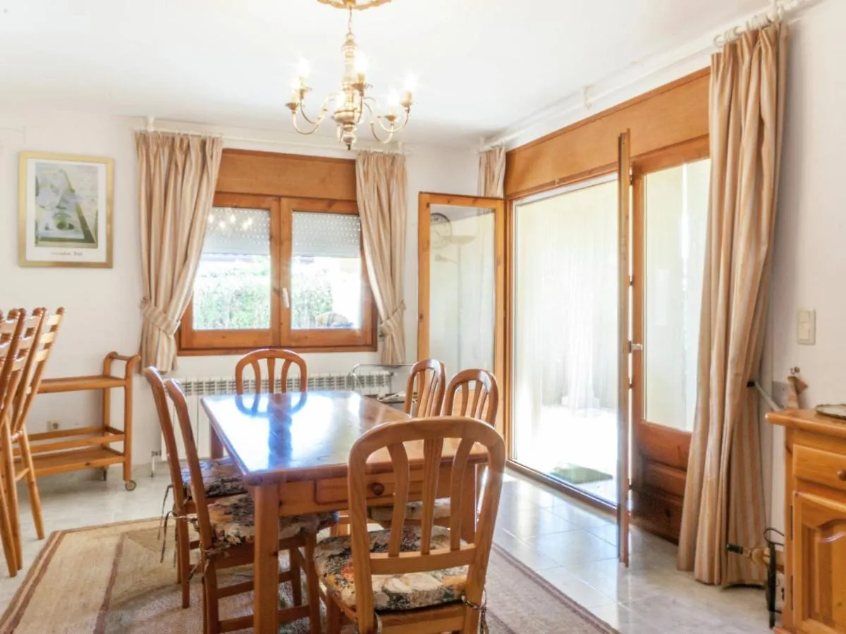 Appealing Holiday Home In Sant Pere Pescador With Garden