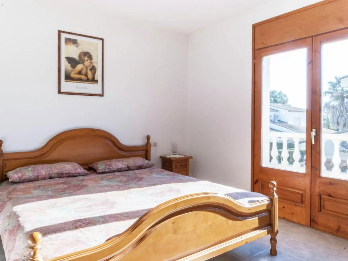Appealing Holiday Home In Sant Pere Pescador With Garden