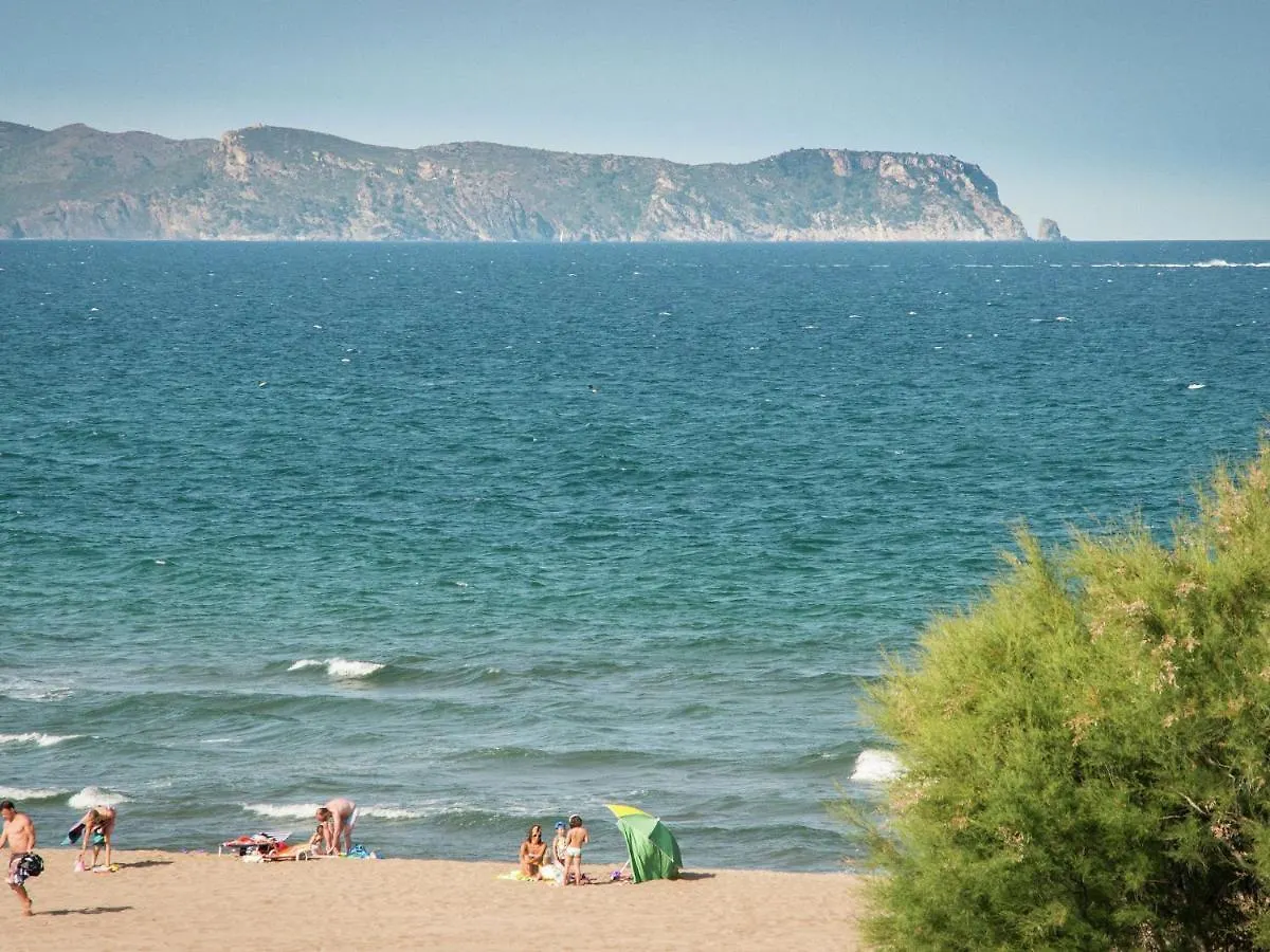 Appealing Holiday Home In Sant Pere Pescador With Garden 0*,