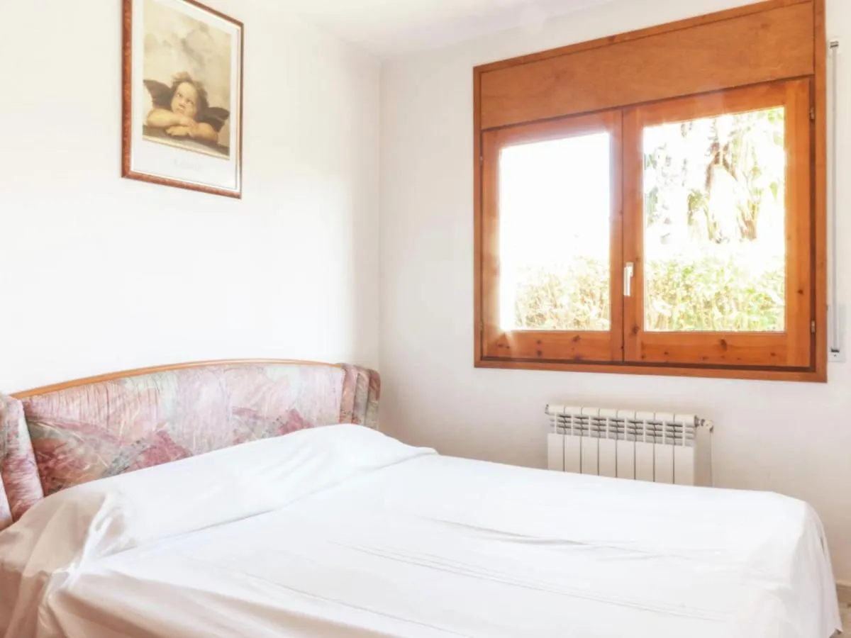 Appealing Holiday Home In Sant Pere Pescador With Garden Espagne
