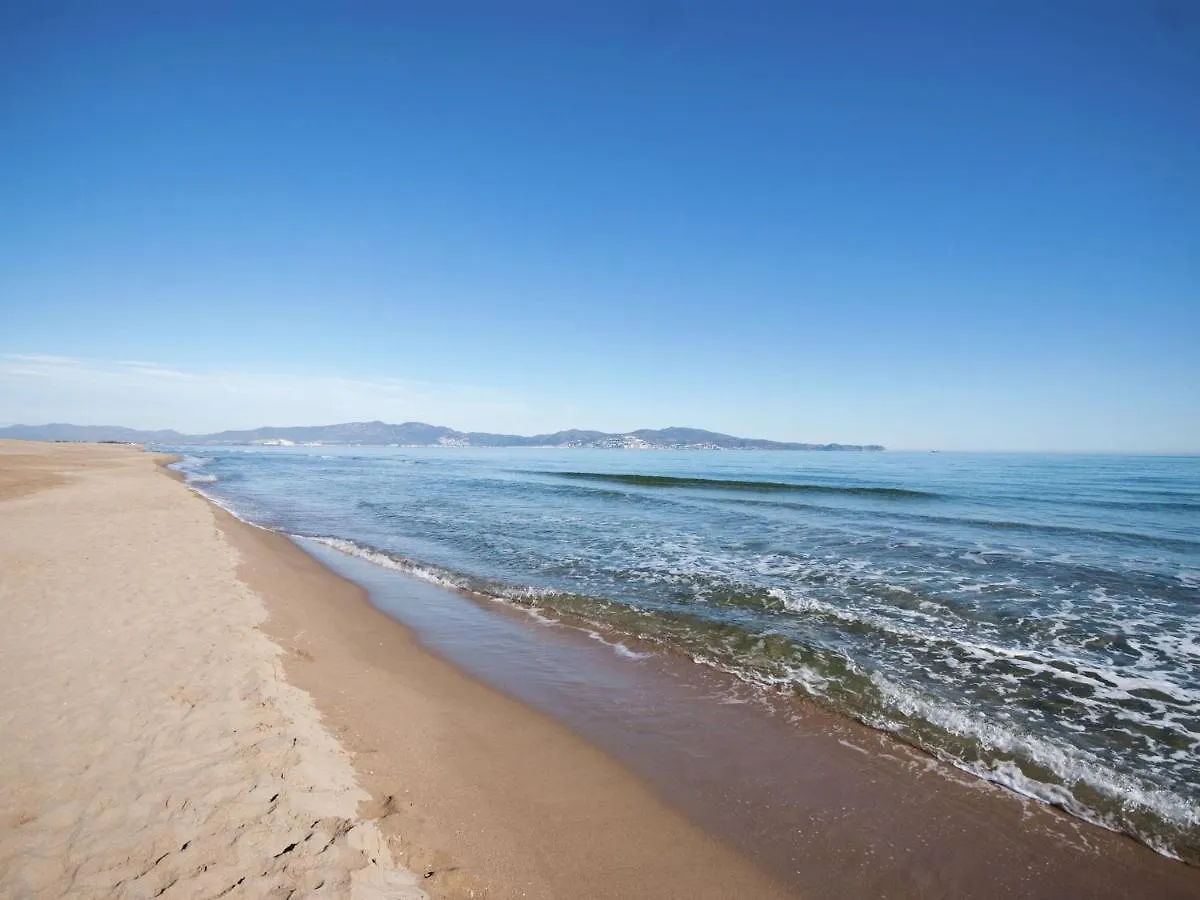 Appealing Holiday Home In Sant Pere Pescador With Garden